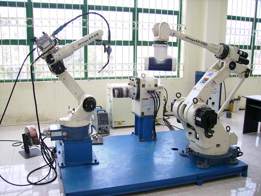 Hệ thống đồng bộ robot hàn – robot nâng hạ - đồ gá quay